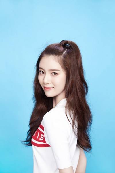 CC宋妍霏萌系少女写真 简约时尚梦幻来袭