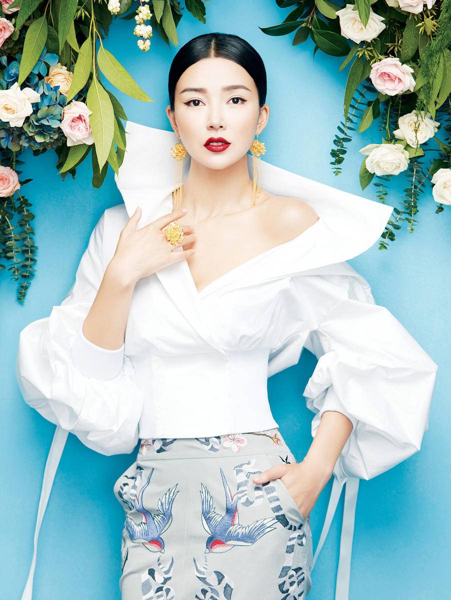 姚星彤性感写真大片曝光 红唇极致魅惑迷人