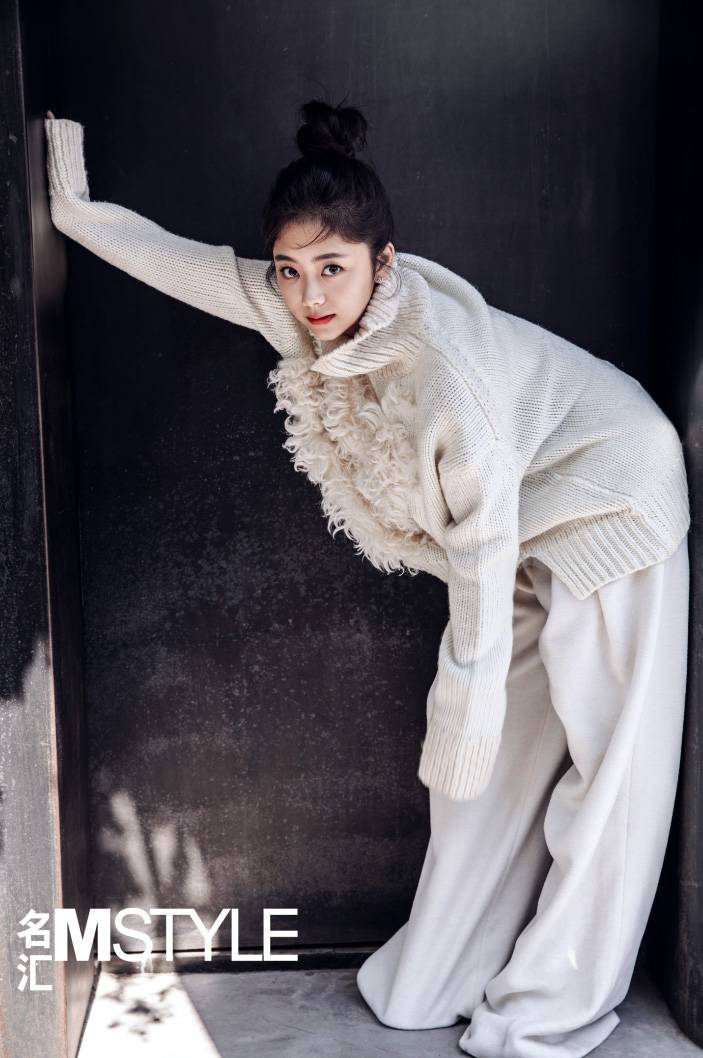 谭松韵时尚写真大片 清新亮丽尽显迷人风范