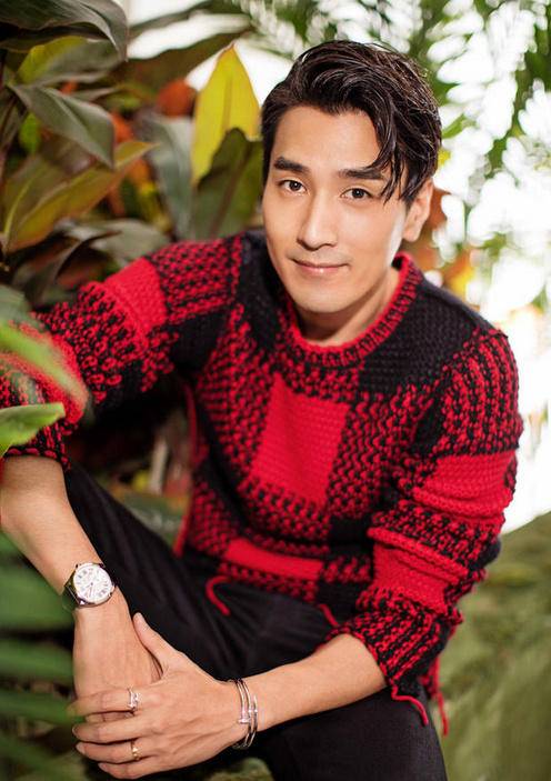 赵又廷时尚写真图片 浓浓秋意显暖男气质