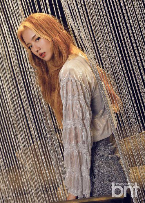 韩国歌手Unpretty Janey写真 金色长发凸显气质