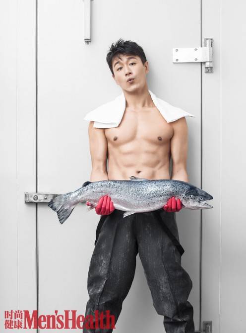 佟大为杂志封面大片曝光 化身&ldquo;性感厨男&rdquo;秀腹肌