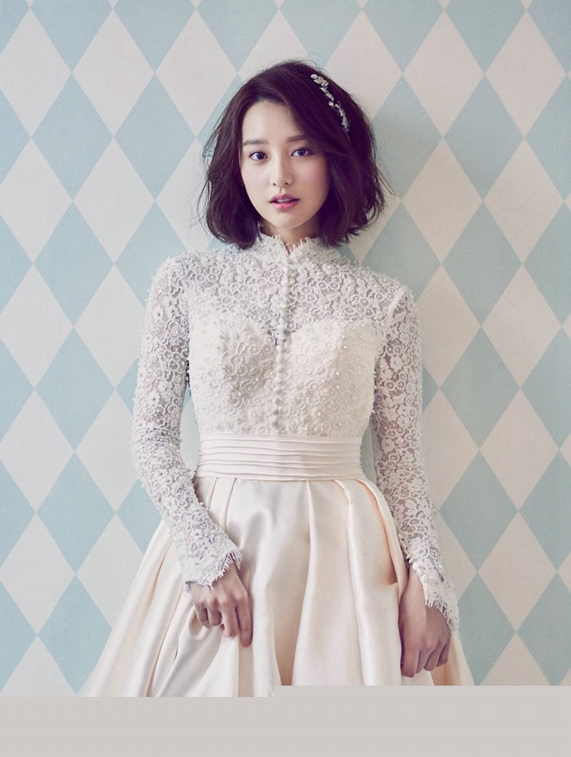 金智媛短发精美写真曝光 手捧鲜花变身气质女神