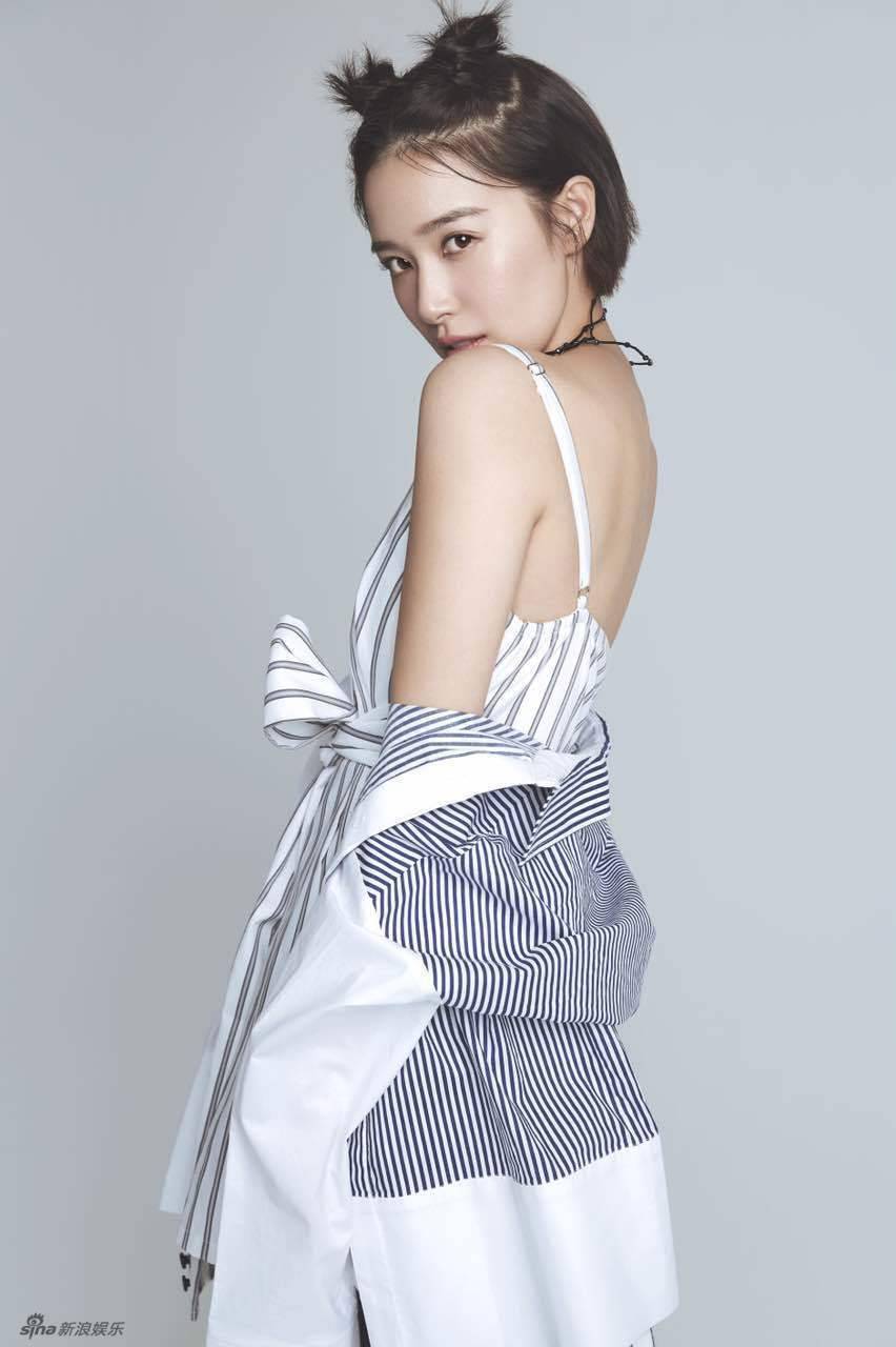 阚清子俏皮丸子头写真 灵动演绎元气少女