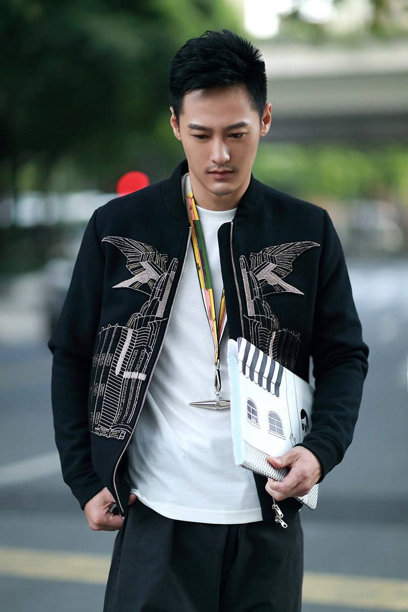 演员亓航午后家居写真集曝光 散发邻家气息