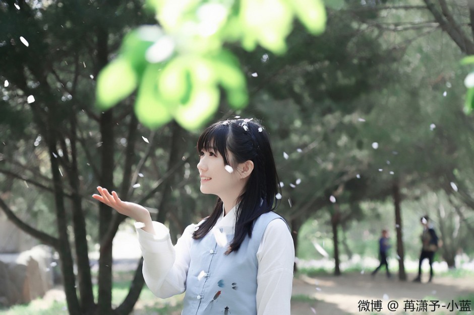 B站舞蹈系元气美少女蓝 来自二次元的治愈系少女