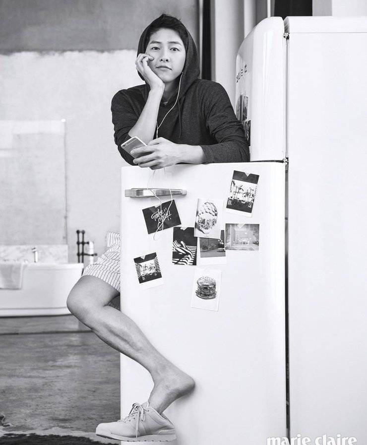 宋仲基最新写真照曝光 化身爱狗帅气宅男