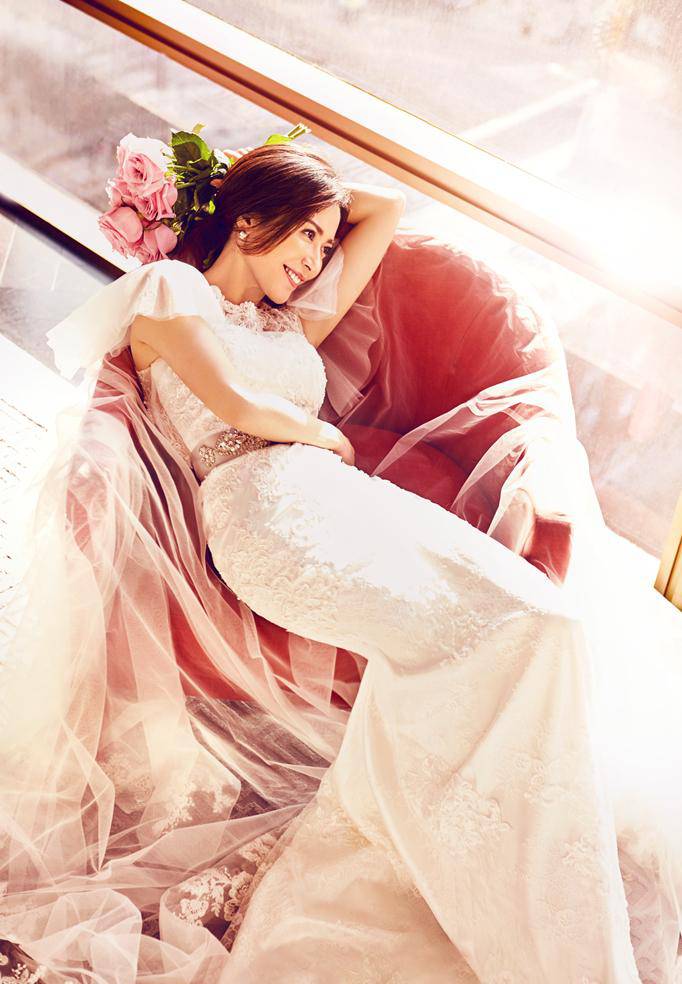 俞飞鸿穿婚纱写真曝光 笑颜迷人容光焕发