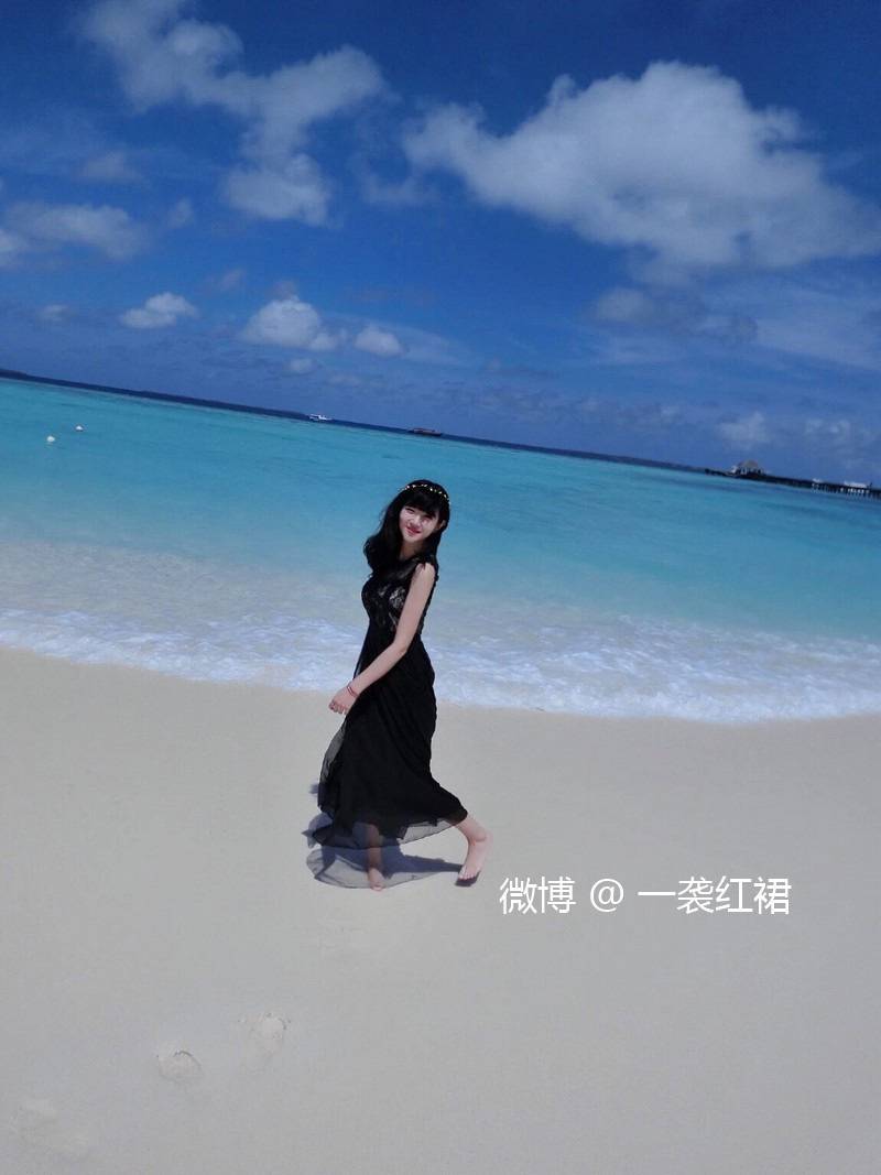 听一袭红裙边打游戏边跟你掰扯情感法律知识