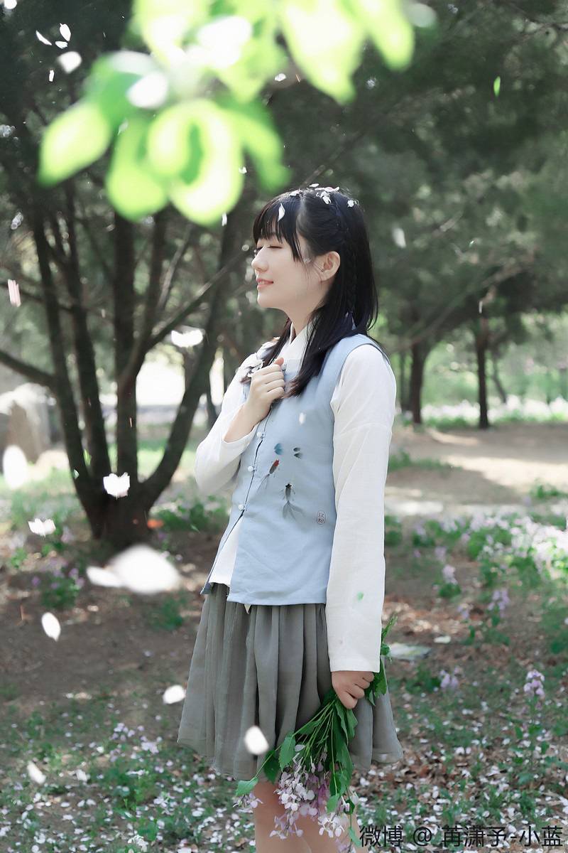 B站舞蹈系元气美少女蓝 来自二次元的治愈系少女