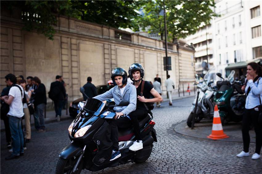 欧美型男街拍 演绎2016最潮时尚搭配