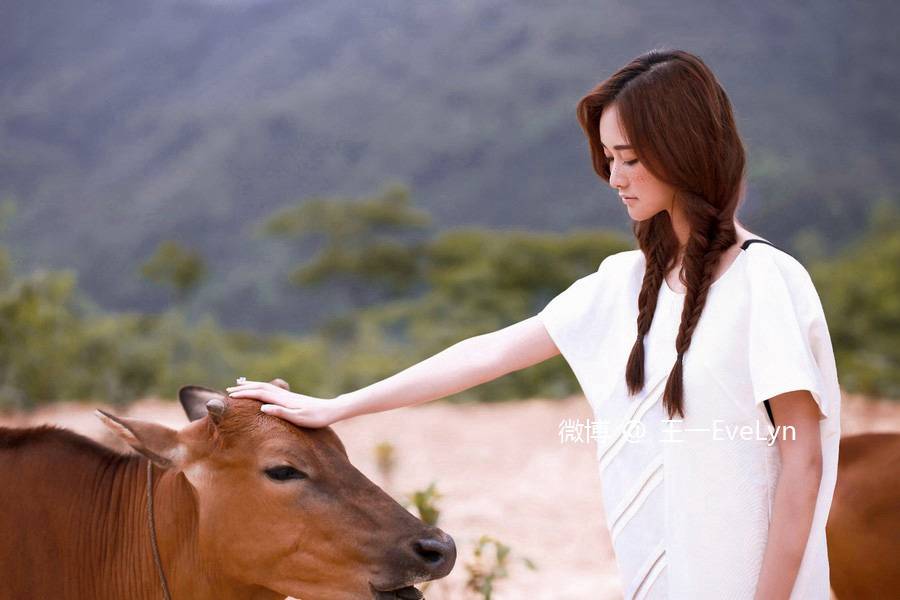 真不敢相信 王一EveLyn居然是能玩转高冷和慈善的妹纸