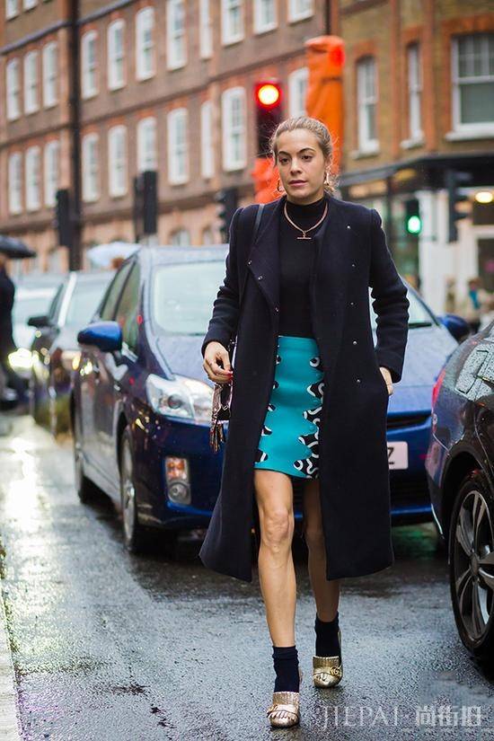 潮流街拍达人教你大衣配裙子这样穿最时髦