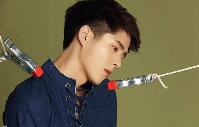 当红小生刘昊然时尚写真变身扯线木偶