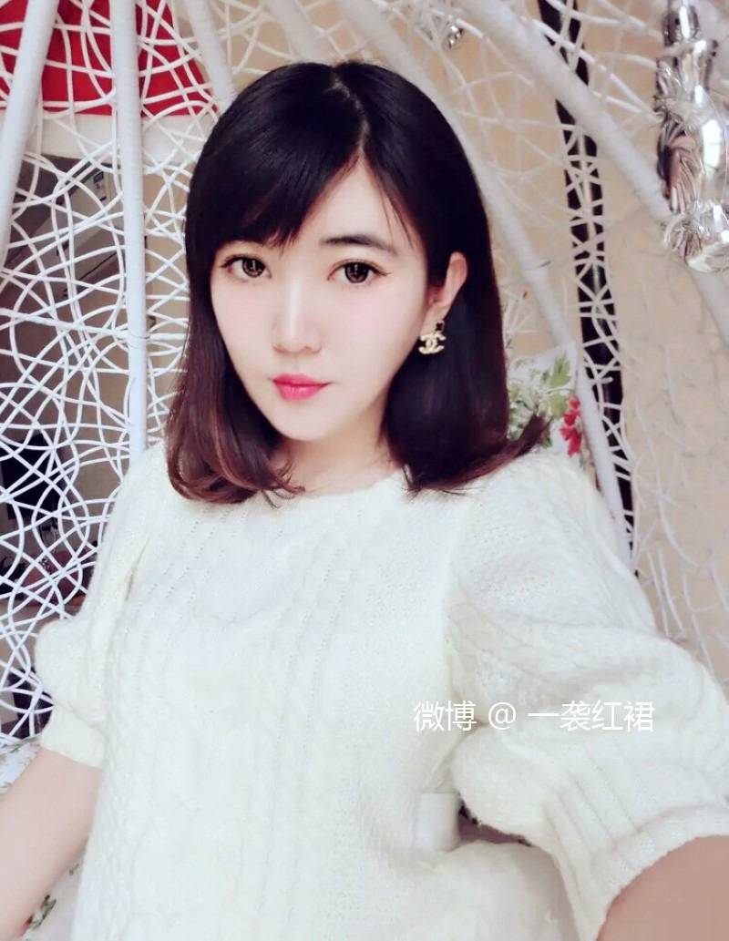 听一袭红裙边打游戏边跟你掰扯情感法律知识