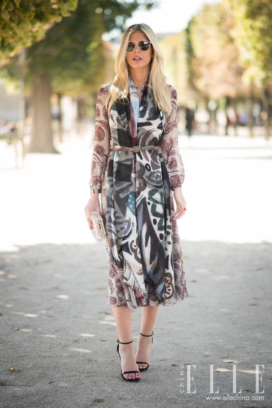 刘雯街拍实用搭配 教你夏季即防晒又美丽的制胜法宝！