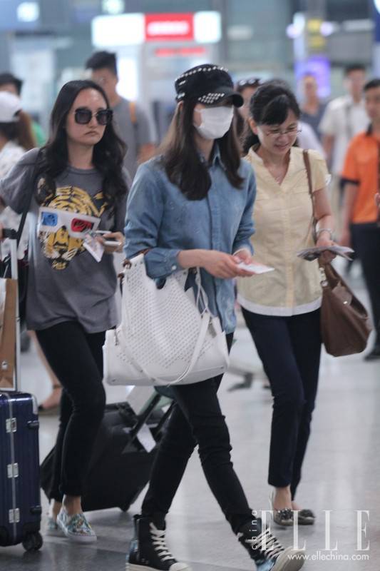 刘诗诗街拍生活照大曝光 私下搭配衣品超赞