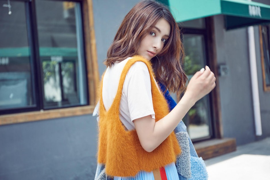 &ldquo;人鱼公主&rdquo;麦迪娜时尚街拍 演绎冬日少女混搭