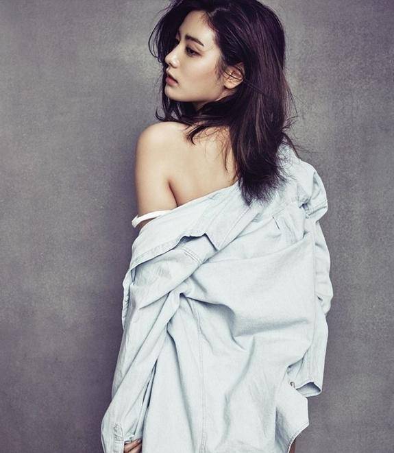 NANA林珍娜时尚写真大片 性感火辣尽显成熟美