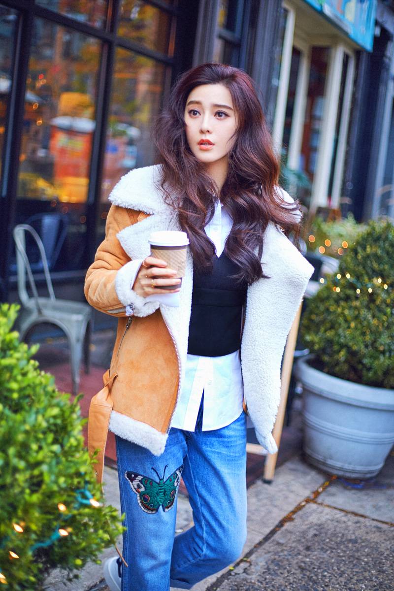 范冰冰早春穿搭街拍 率性自在中性风十足