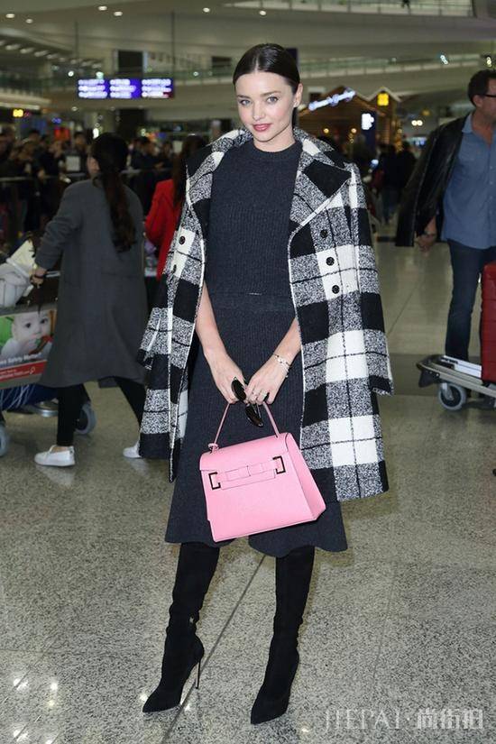 潮流街拍达人教你大衣配裙子这样穿最时髦