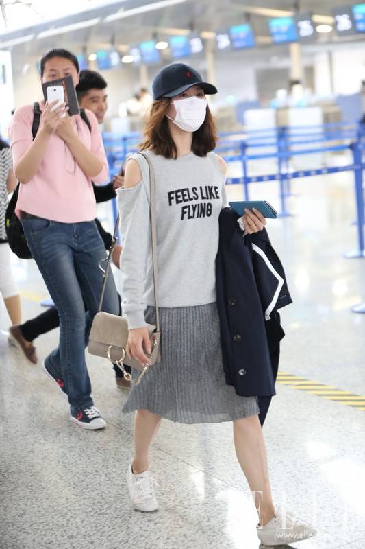 刘诗诗街拍生活照大曝光 私下搭配衣品超赞