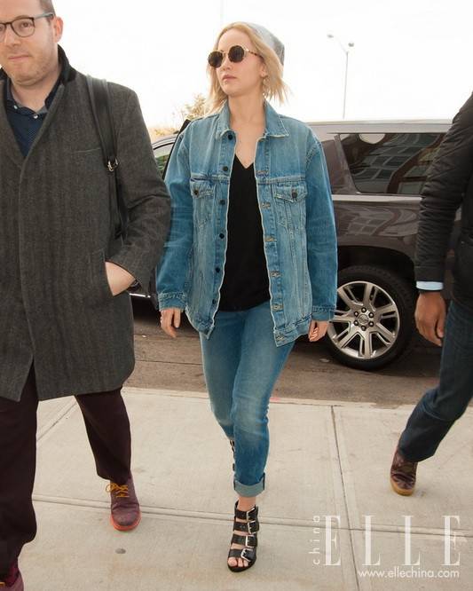 不与百花争艳 初夏看明星牛仔街拍搭配