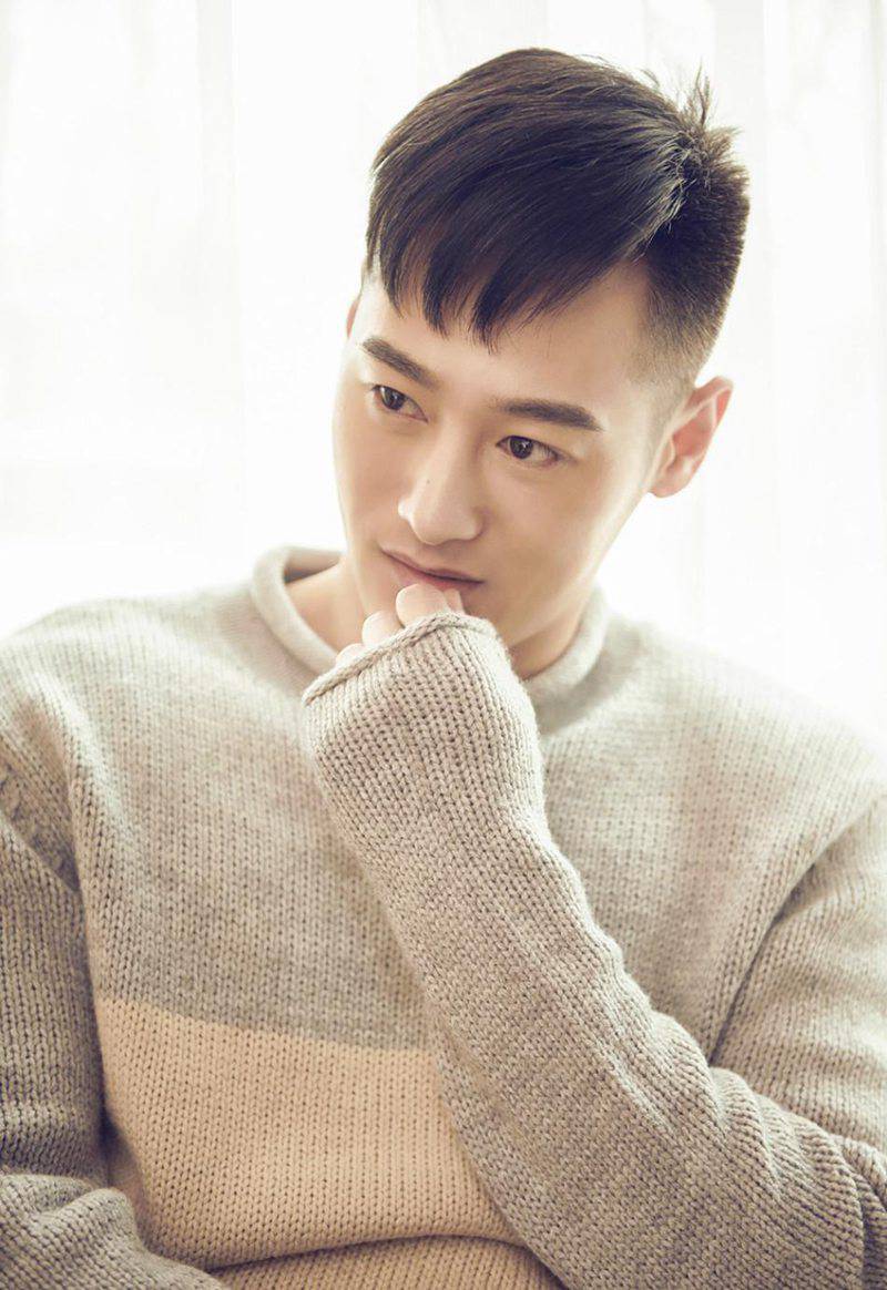 演员亓航午后家居写真集曝光 散发邻家气息