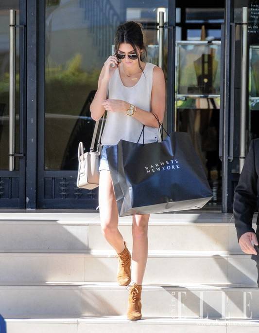 金小妹Kendall Jenner街拍秀出完美简约穿搭