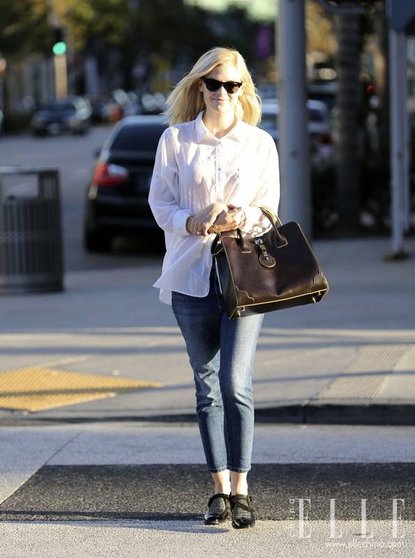 白衬衫配牛仔 叫醒初夏的清爽搭配！