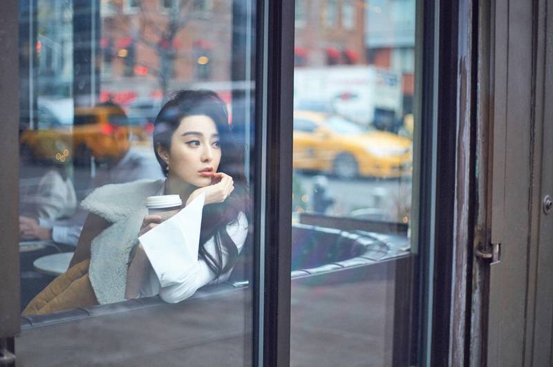 范冰冰早春穿搭街拍 率性自在中性风十足