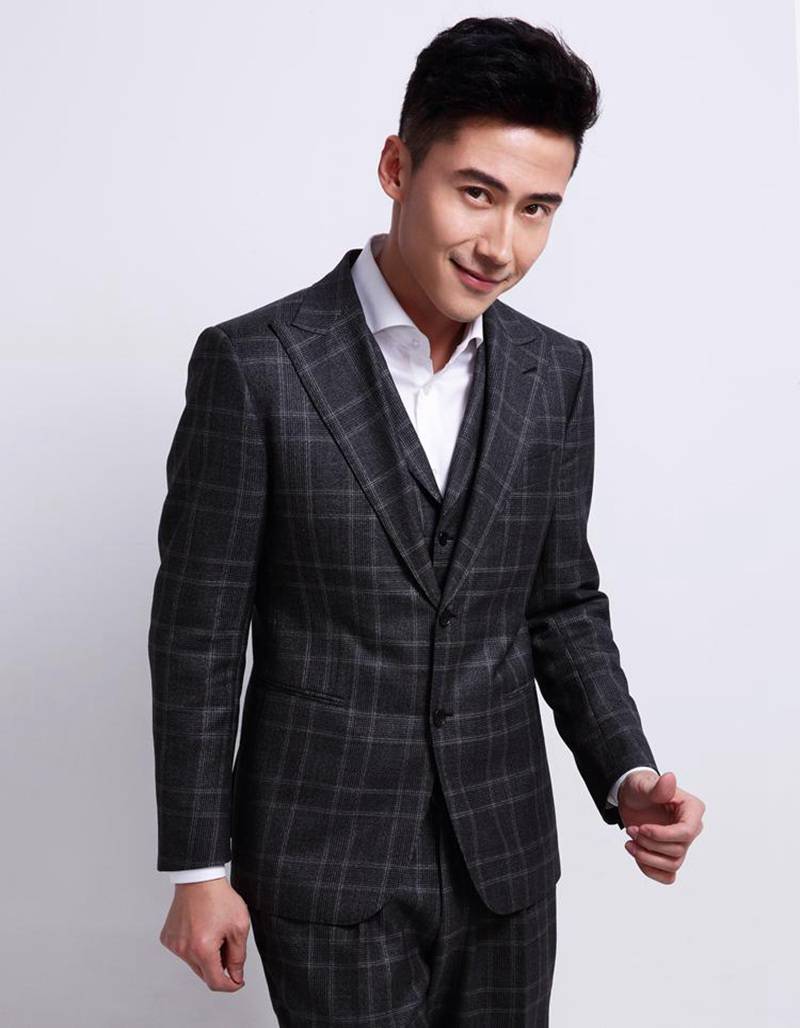 演员刘立写真大片曝光 搞怪表情圈粉无数