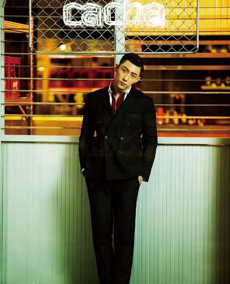 小鲜肉黄景瑜肌肉性感写真帅出新高度