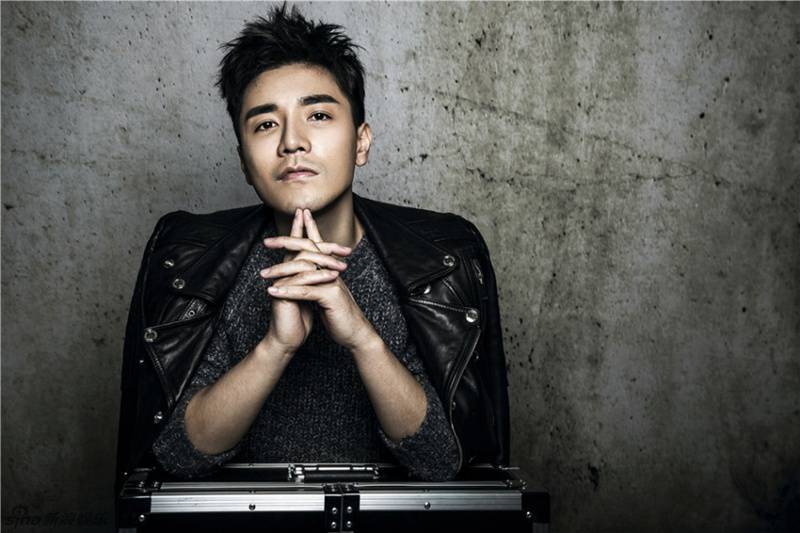 皮衣男邓宁硬朗出镜型男写真大片