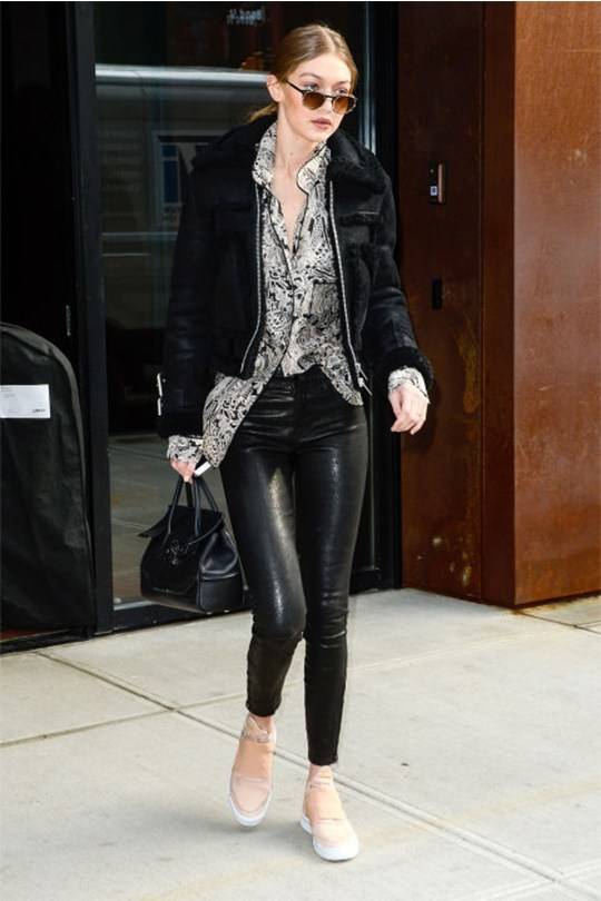 gigi hadid街拍的秘密武器 居然是墨镜