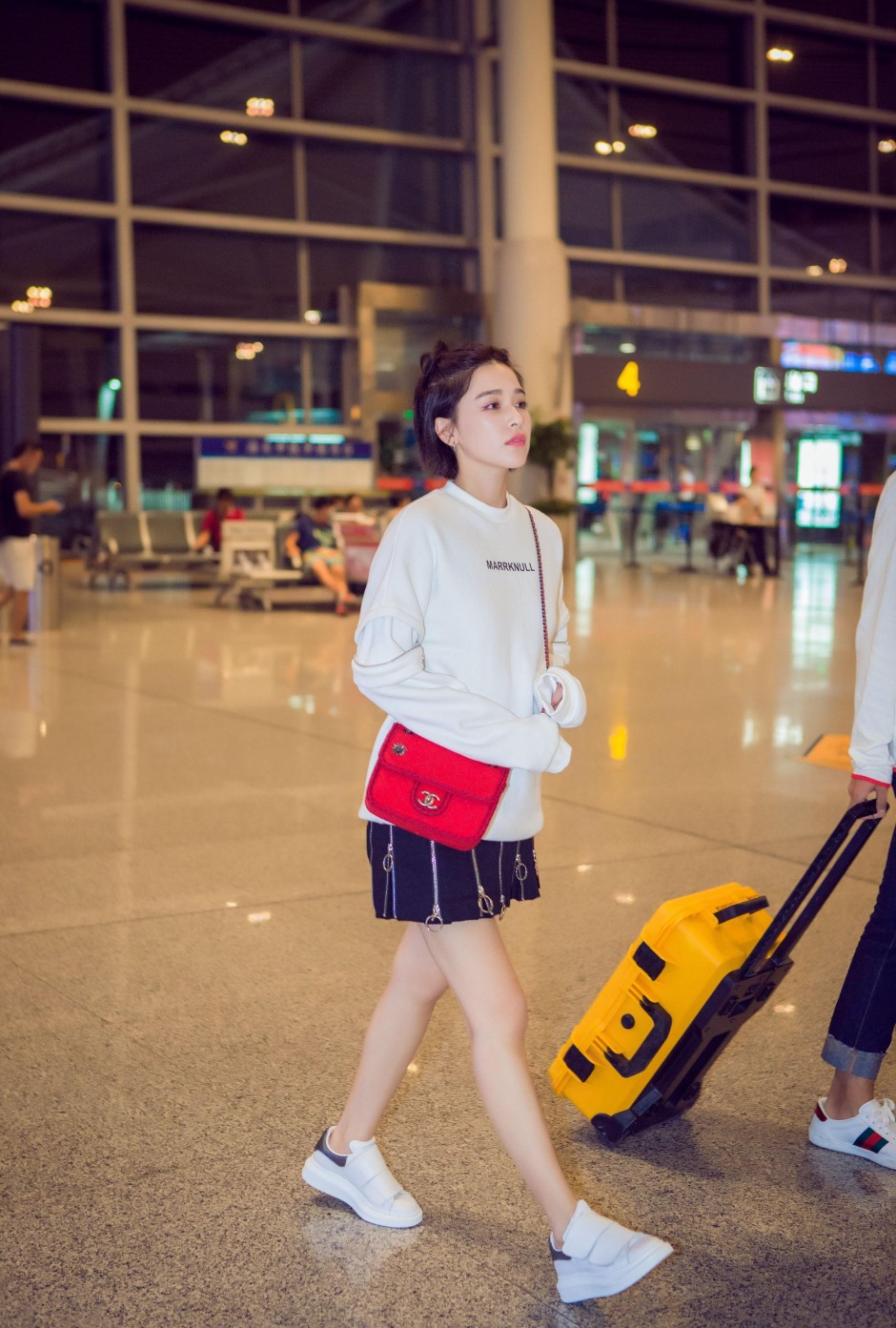 阚清子机场街拍曝光 尽显鬼马精灵范儿