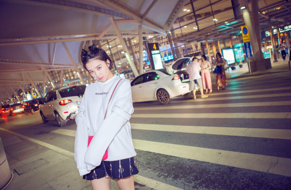 阚清子机场街拍曝光 尽显鬼马精灵范儿