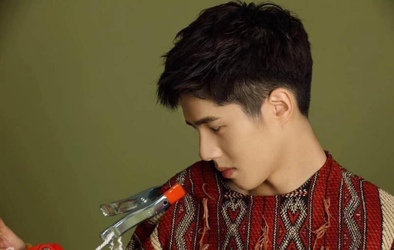 当红小生刘昊然时尚写真变身扯线木偶