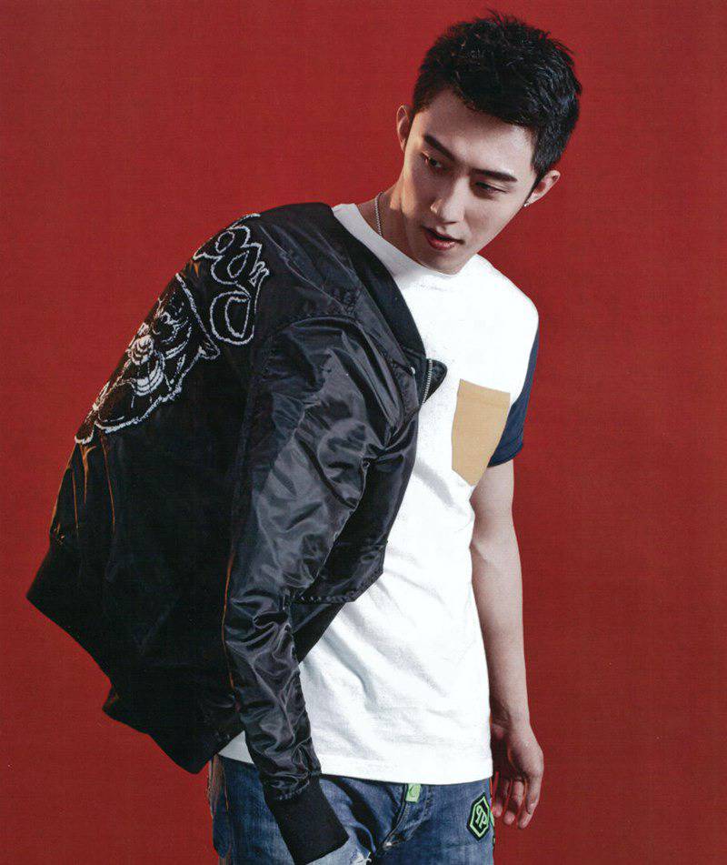 小鲜肉黄景瑜肌肉性感写真帅出新高度