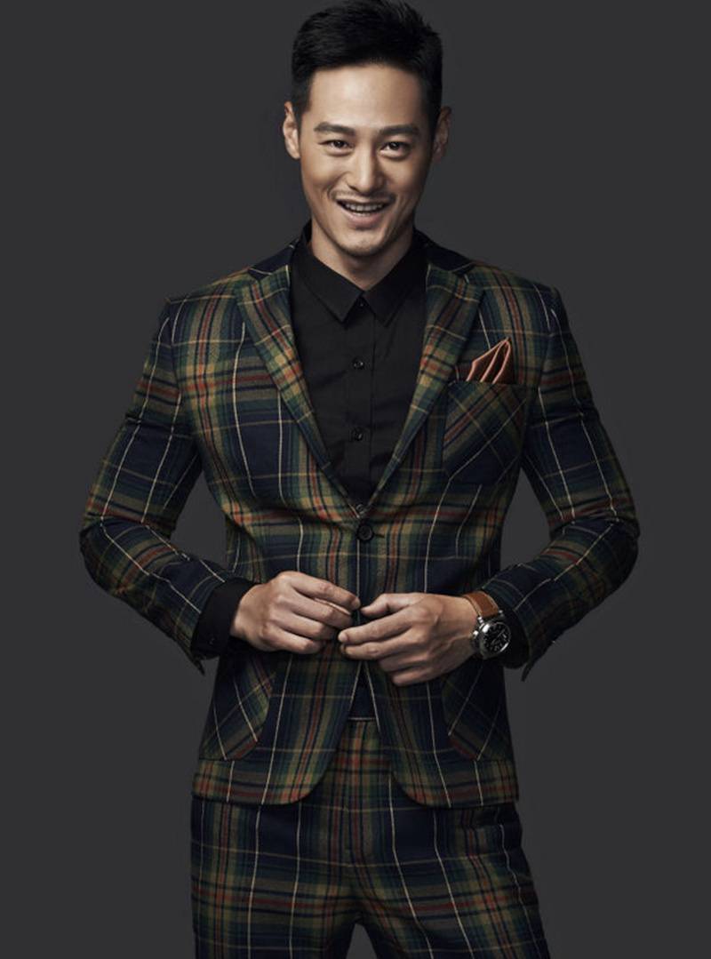 演员亓航午后家居写真集曝光 散发邻家气息