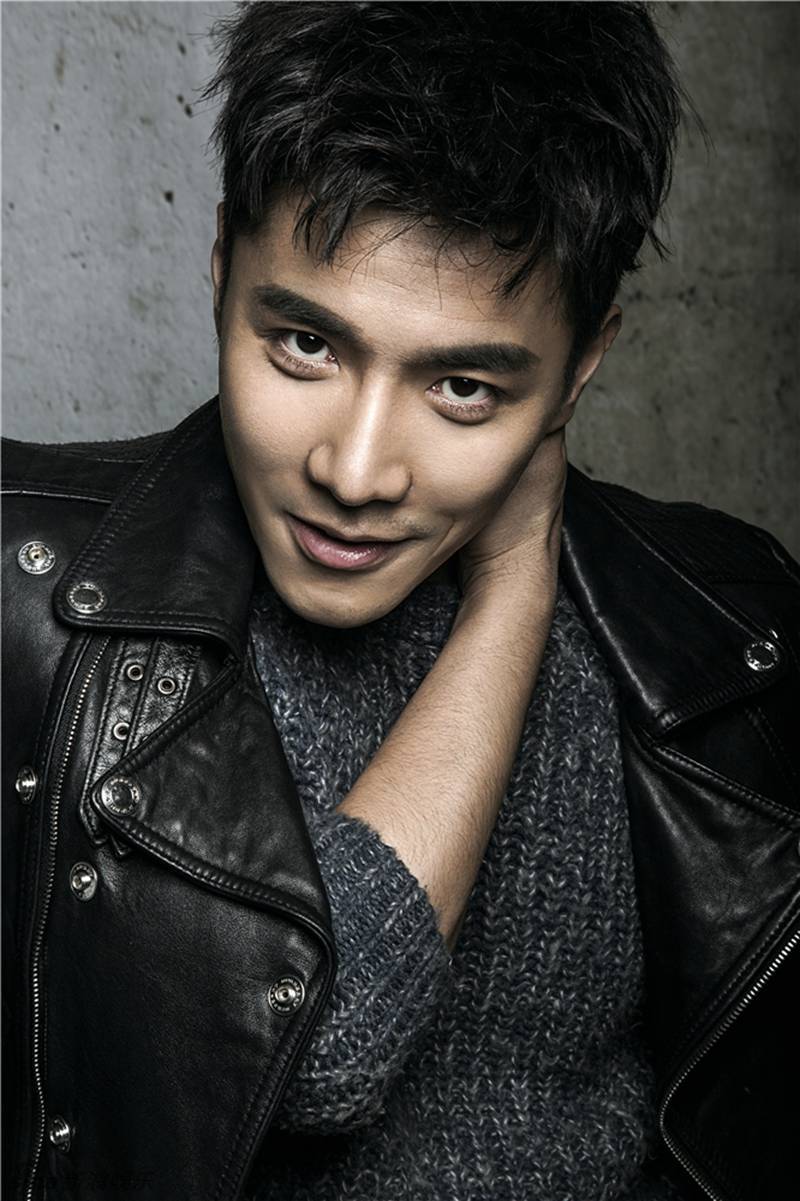 皮衣男邓宁硬朗出镜型男写真大片