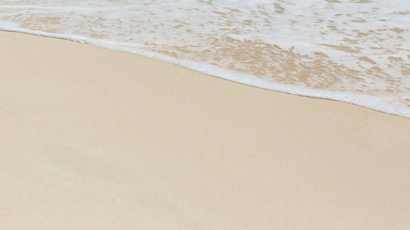 沙滩海浪蓝天高清唯美图片