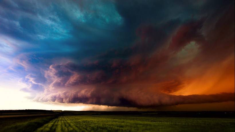 大自然龙卷风桌面壁纸