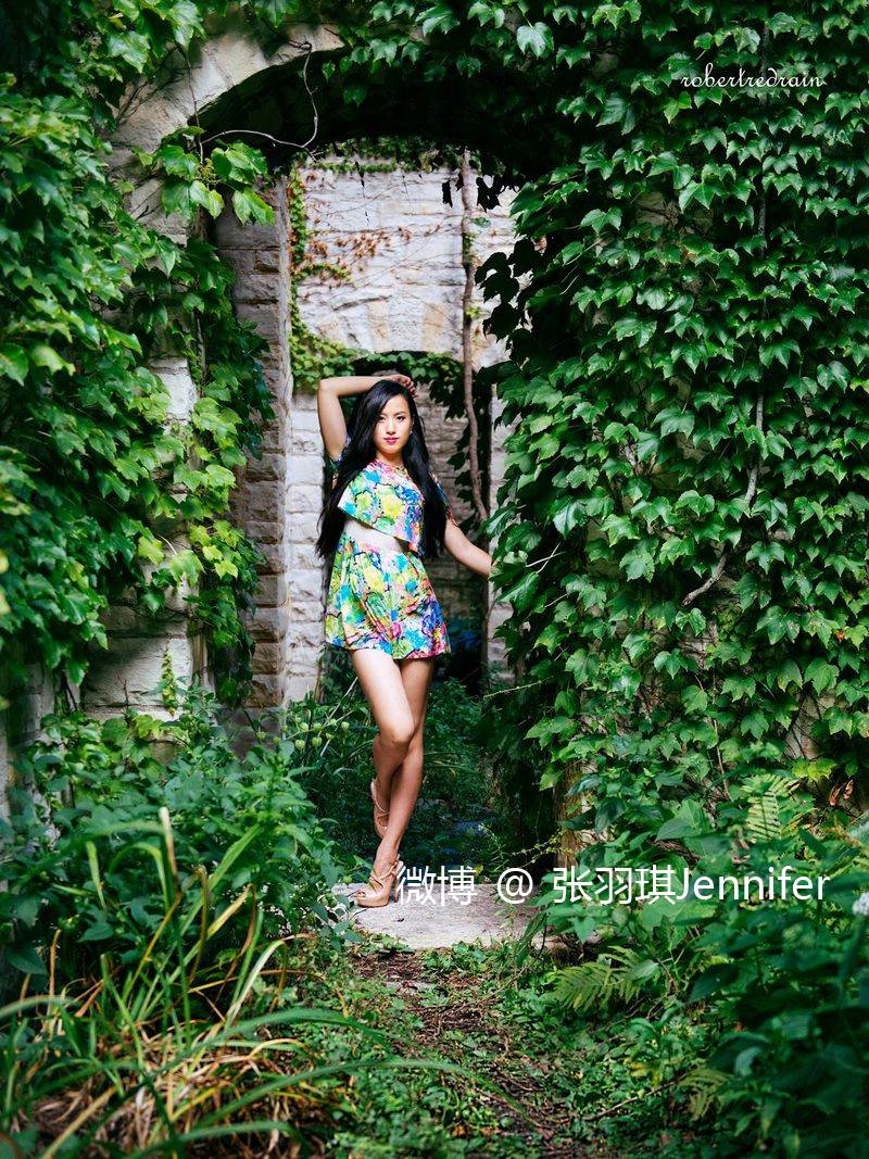 身材傲娇堪比柳岩 张羽琪Jennifer还是个胸大颜好的古典美人