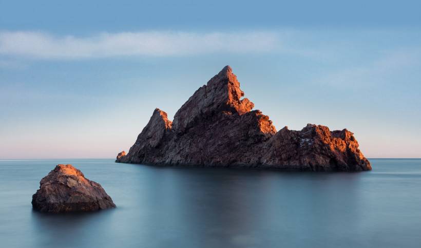 海边礁石风景图片