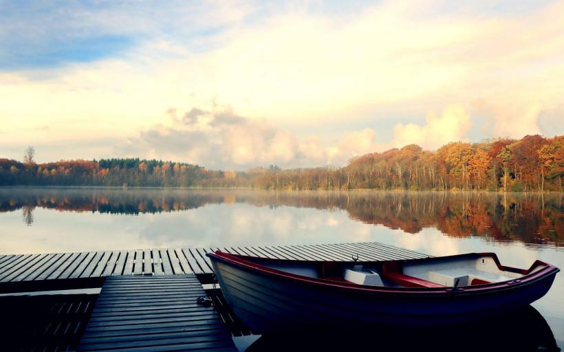 大自然湖泊风景桌面壁纸