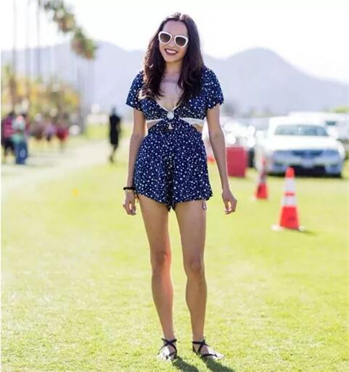 麻烦的连体裤有什么好?口嫌体直告诉你，就是美到炸裂