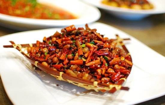 辣子鸡丁的家常做法还没学会？看这个简单教程吧