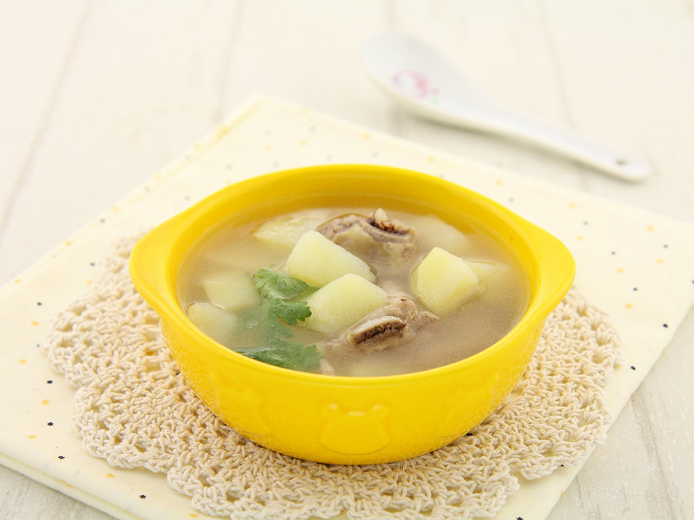 土豆排骨汤 营养丰富老少皆宜