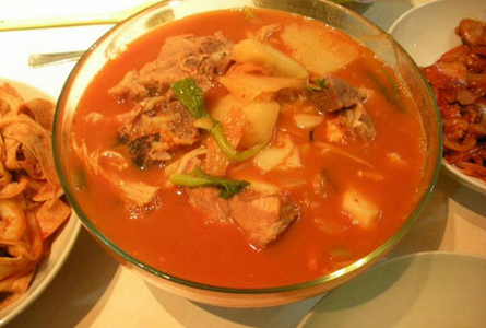 脊骨土豆汤的做法 保你一定喜欢吃